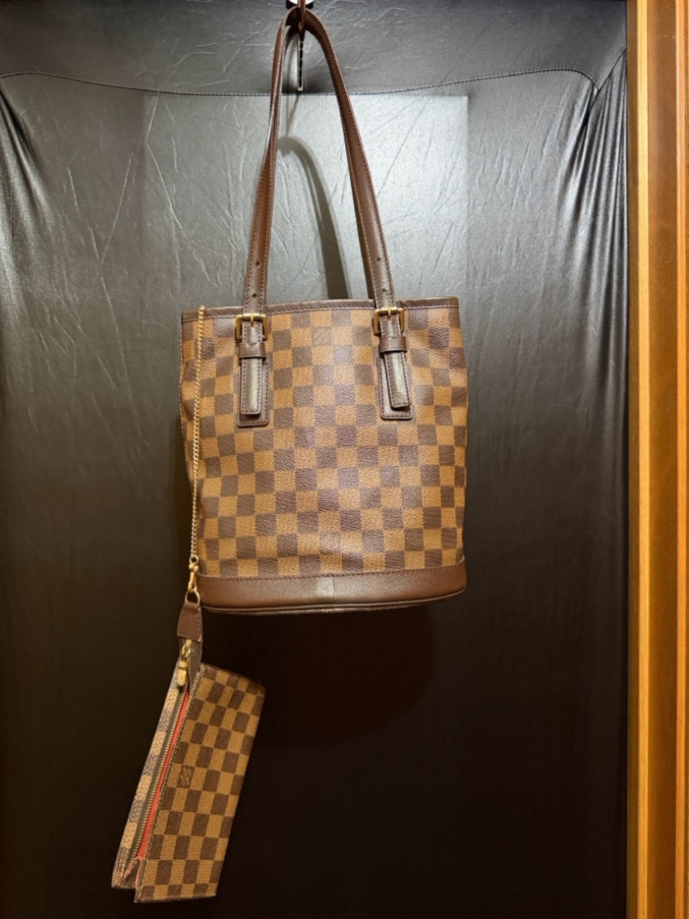 Louis Vuitton Marais shoulder bag in Damier canvas Ebène w matching pouch.